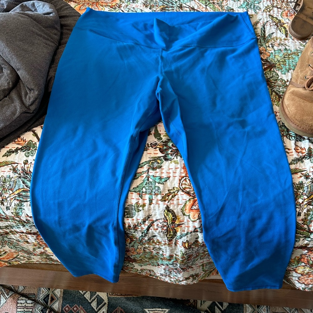 Vibrant blue fabletics leggings